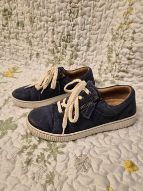 Born Navy Suede Low-Top Sneakers with Cream Laces